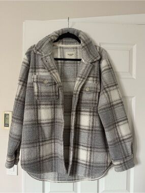 Abercrombie & Fitch Gray and White Plaid Teddy Shacket